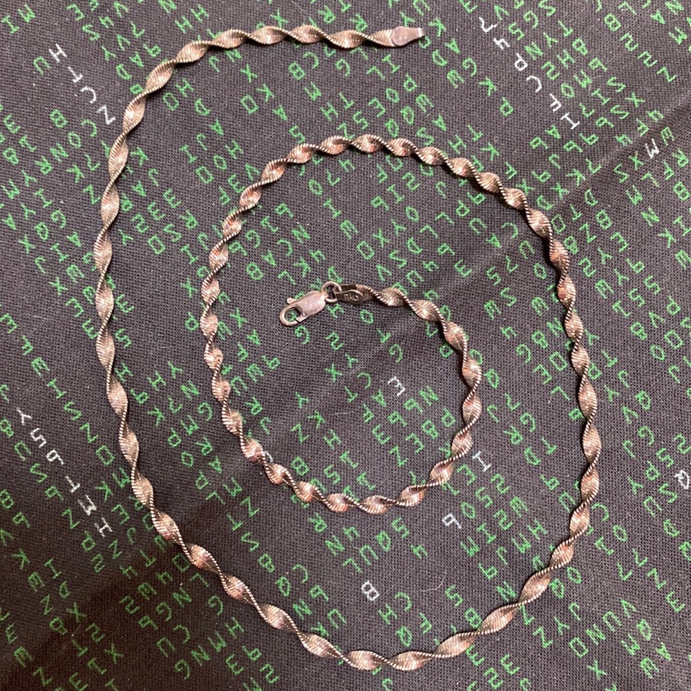 Vintage .925 Sterling Silver Twisted Herringbone Necklace. 20”
